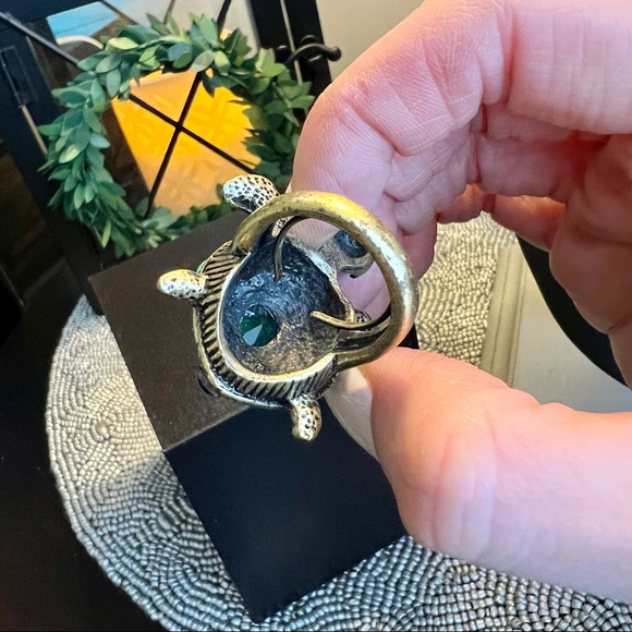 Avon Turtle Gemstone Ring - Picture 2 of 3